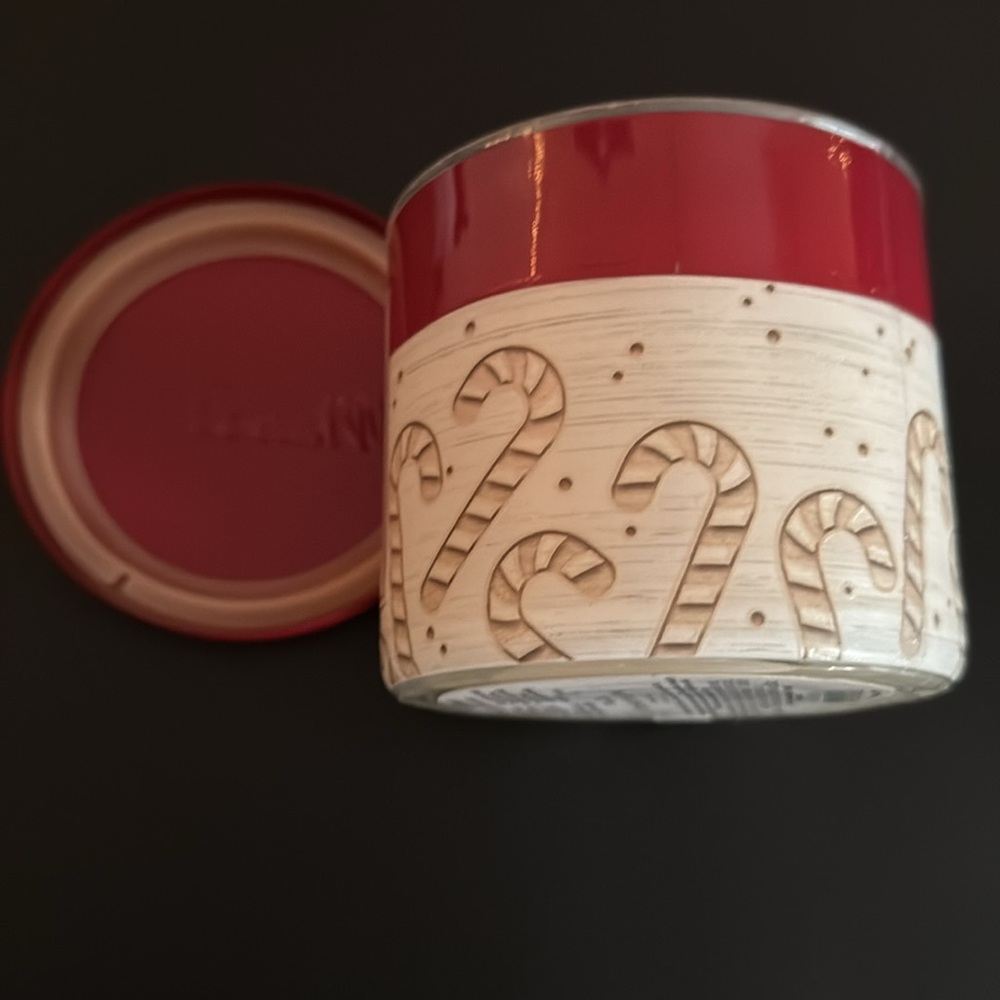 NEW: CRUSHED CANDY CANE - Winter Bath & Body Works Candle Holiday Peppermint - Picture 7 of 10